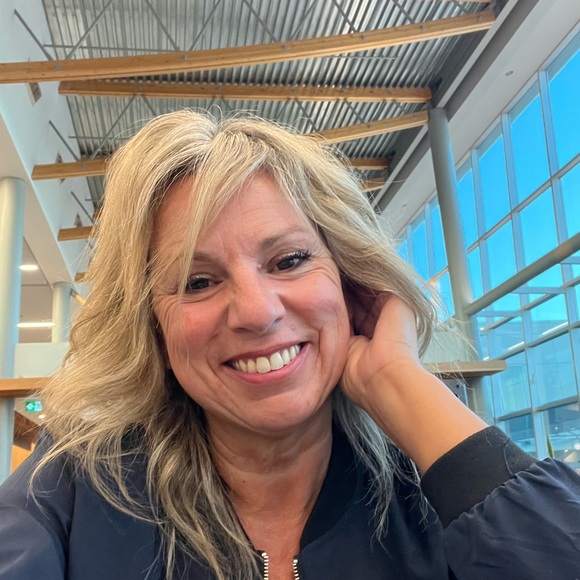 Meet your Posher, Holly - Picture 1 of 1